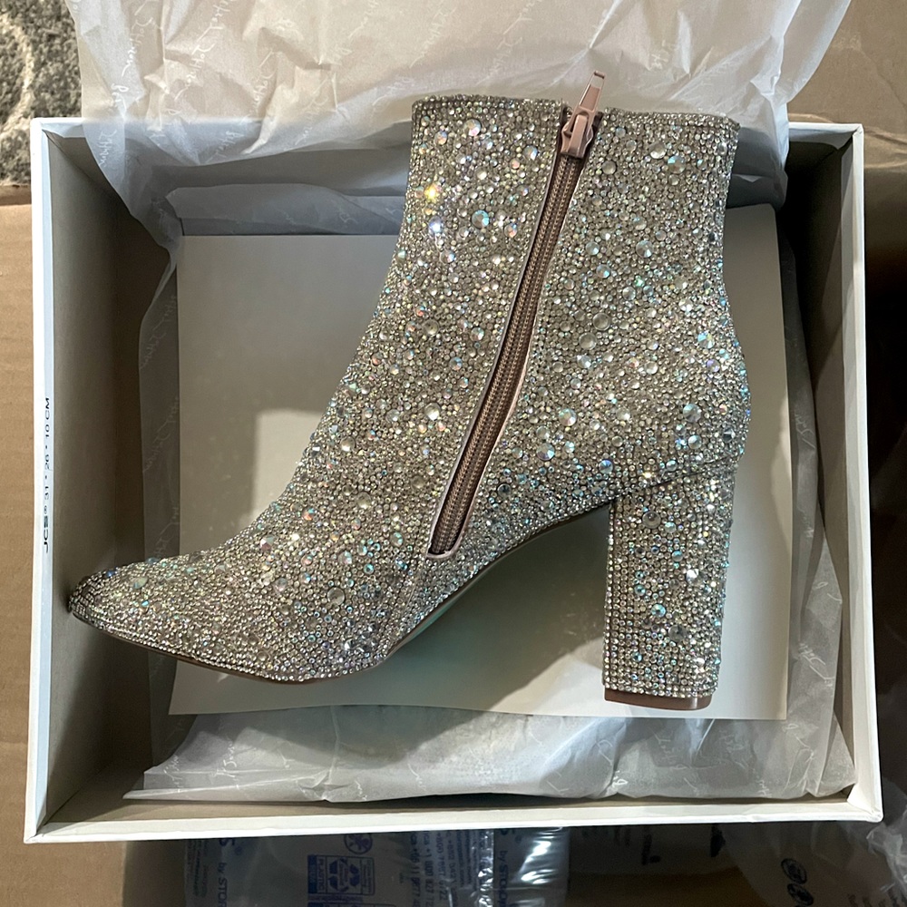 Betsey Johnson Cady Silver Sparkly Rhinestone Dress Bootie Women’s New Size 8.5 - Picture 12 of 16